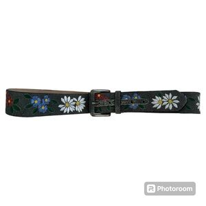 Vintage Women leather gray belt with embroidered flowers new 46 in L/ 2 …